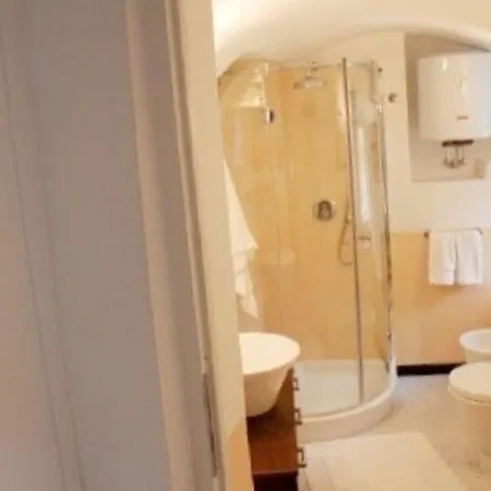 2 Bed House Sleeps 5 - Terrace - Communal Pool * Colletta