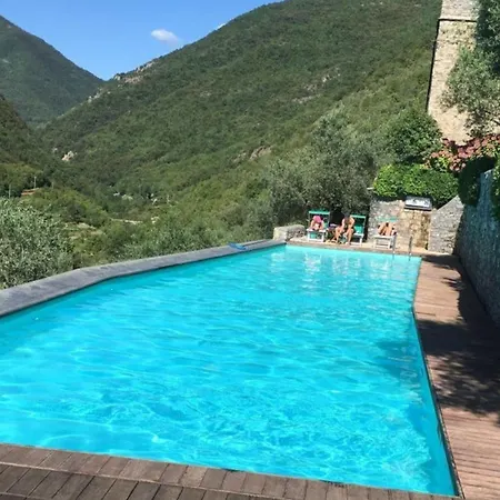 2 Bed House Sleeps 5 - Terrace - Communal Pool 別荘