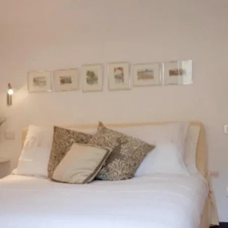 Nyaraló 2 Bed House Sleeps 5 - Terrace - Communal Pool