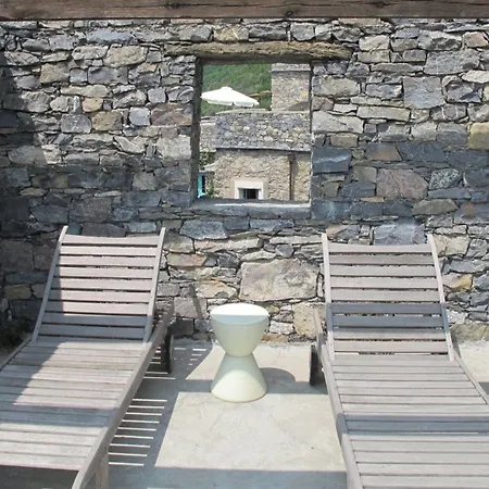 2 Bed House Sleeps 5 - Terrace - Communal Pool *