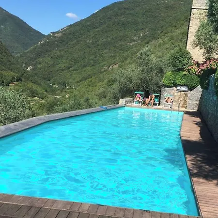 2 Bed House Sleeps 5 - Terrace - Communal Pool Ferienhaus Colletta