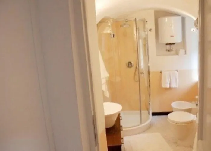 2 Bed House Sleeps 5 - Terrace - Communal Pool * Colletta