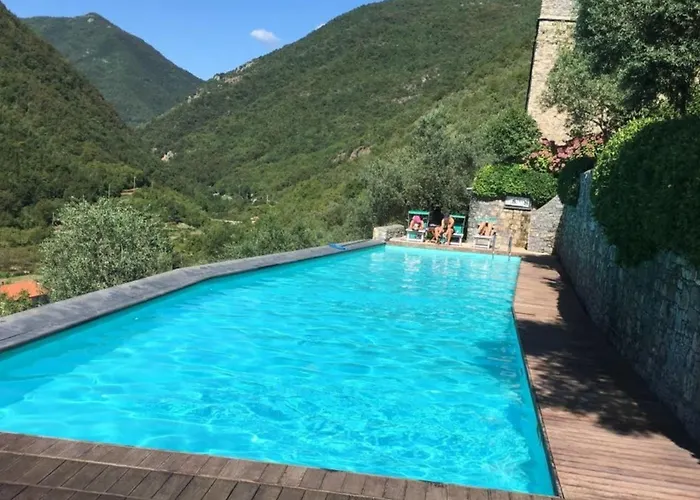 2 Bed House Sleeps 5 - Terrace - Communal Pool Σπίτι διακοπών