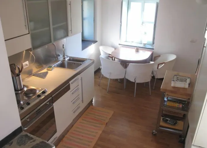 2 Bed House Sleeps 5 - Terrace - Communal Pool Σπίτι διακοπών